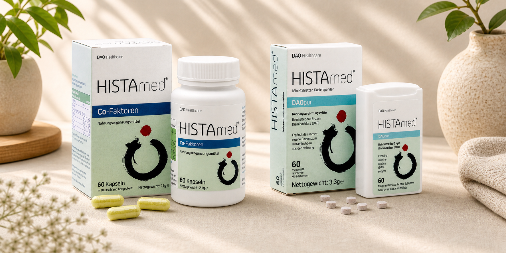 Set aus HISTAmed DAOpur und HISTAmed Co-Faktoren vor beruhigendem Hintergrund